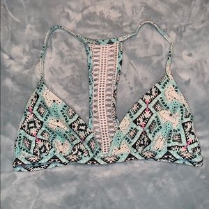 🐙Super cute bikini top, detailed back 🐙